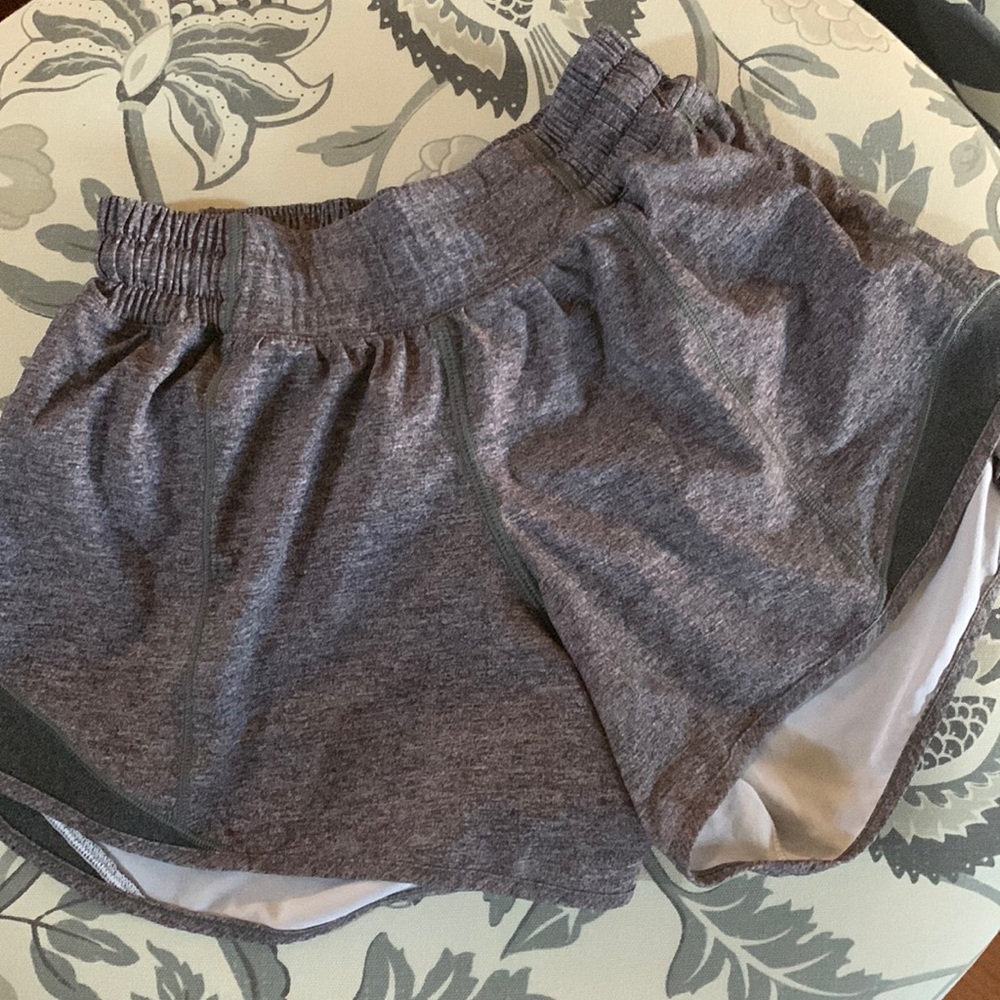 Perfect condition Lululemon Hotty Hot Heather Shorts 2.5”